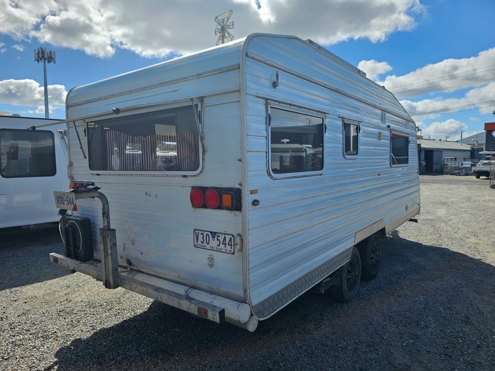 2001 RoadStar Explorer image 1